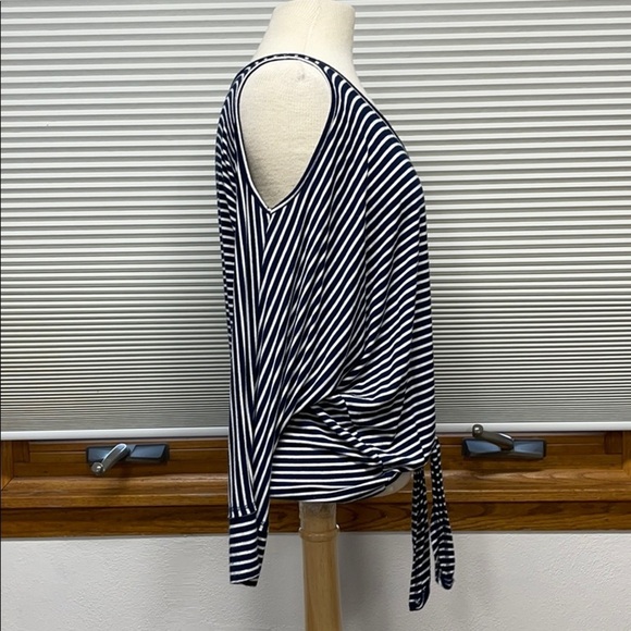 Democracy blue striped cold shoulder front tie top Size small - Picture 2 of 5